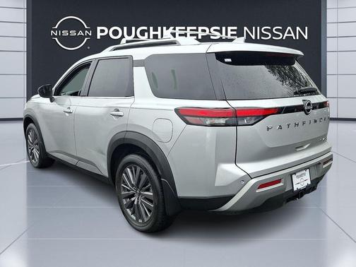 Brilliant Silver Metallic 2023 Nissan Pathfinder SL 4WD