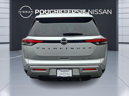 2023 Nissan Pathfinder SL 4WD