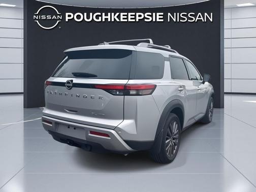 2023 Nissan Pathfinder SL 4WD