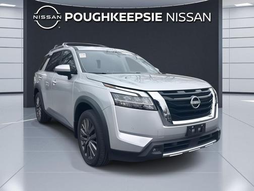 Brilliant Silver Metallic 2023 Nissan Pathfinder SL 4WD