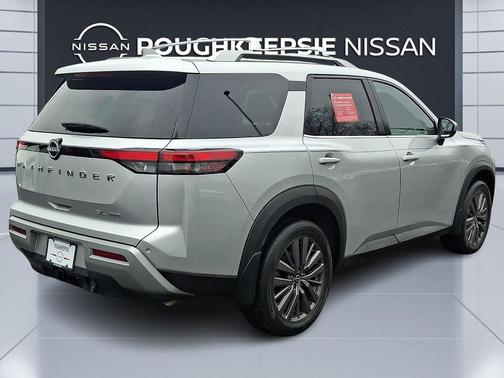 2023 Nissan Pathfinder SL 4WD