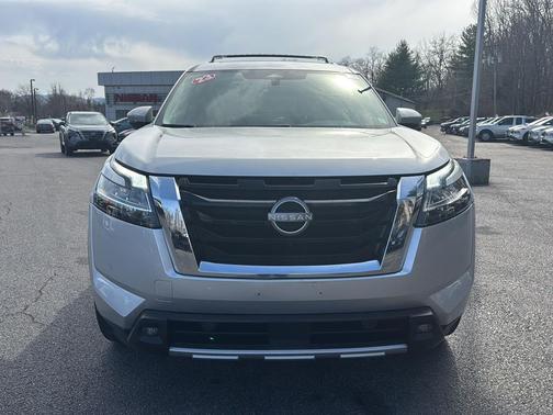2023 Nissan Pathfinder SL 4WD