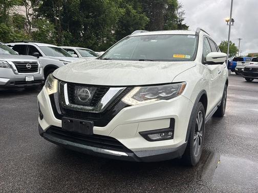 Pearl White 2017 Nissan Rogue SL