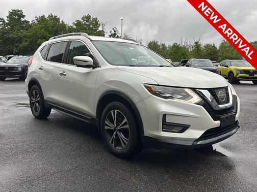 Pearl White 2017 Nissan Rogue SL
