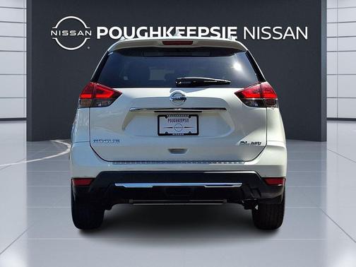 Pearl White 2017 Nissan Rogue SL