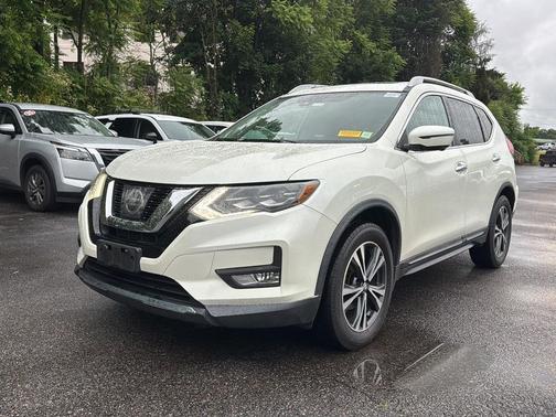 Pearl White 2017 Nissan Rogue SL