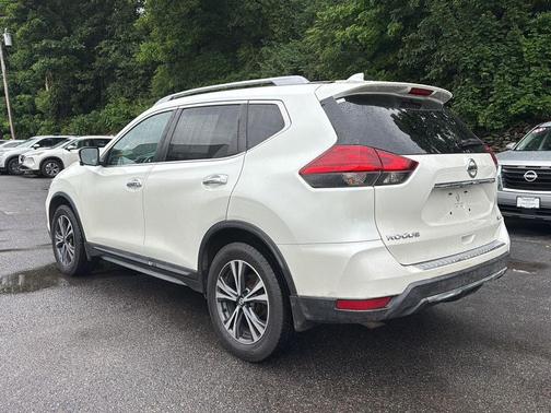 Pearl White 2017 Nissan Rogue SL