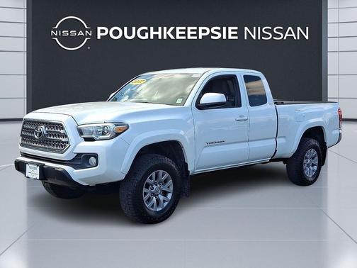 Super White 2017 Toyota Tacoma SR5
