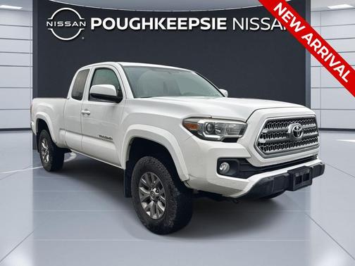 Super White 2017 Toyota Tacoma SR5