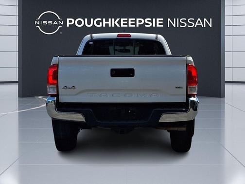 Super White 2017 Toyota Tacoma SR5