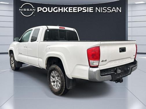 Super White 2017 Toyota Tacoma SR5