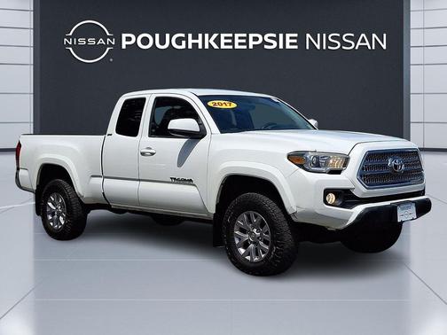 Super White 2017 Toyota Tacoma SR5