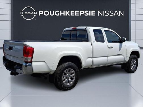 Super White 2017 Toyota Tacoma SR5