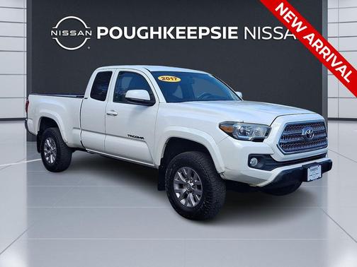 Super White 2017 Toyota Tacoma SR5 Truck
