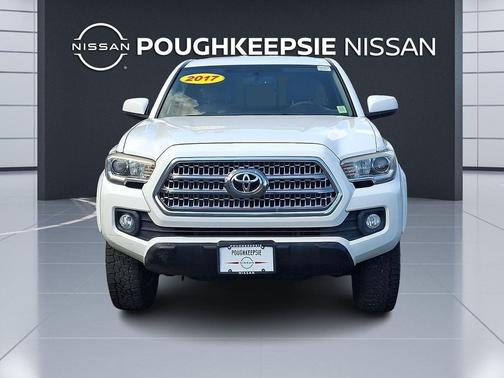 Super White 2017 Toyota Tacoma SR5
