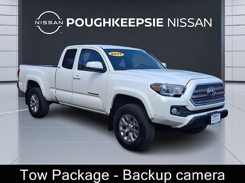 Super White 2017 Toyota Tacoma SR5