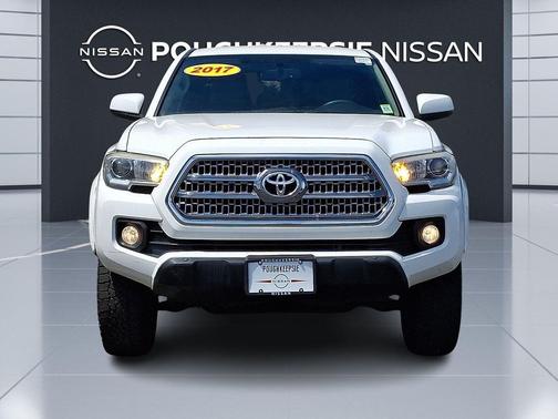 Super White 2017 Toyota Tacoma SR5