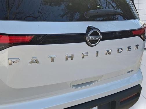 2025 Nissan Pathfinder SV 4WD