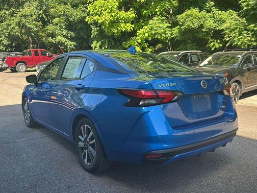 Electric Blue Metallic 2020 Nissan Versa 1.6 SV