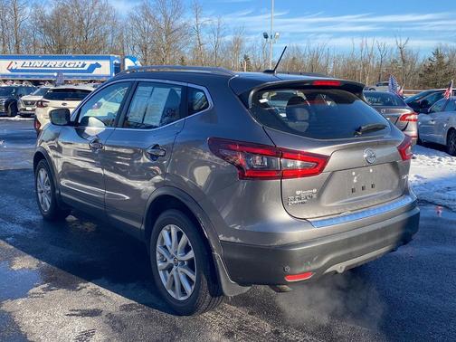 2022 Nissan Rogue Sport SV