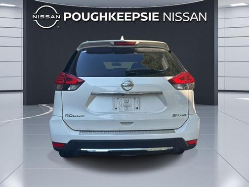 Pearl White 2017 Nissan Rogue SV