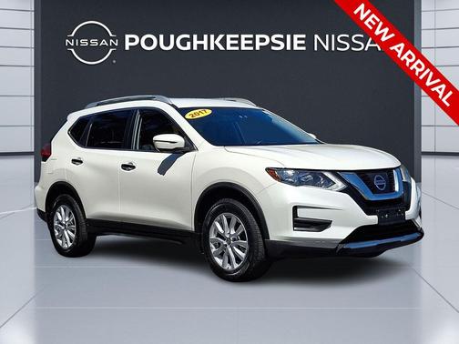 Pearl White 2017 Nissan Rogue SV