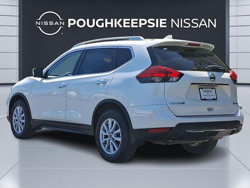 Pearl White 2017 Nissan Rogue SV