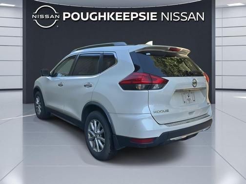Pearl White 2017 Nissan Rogue SV