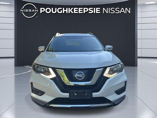 Pearl White 2017 Nissan Rogue SV