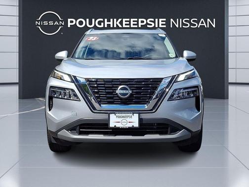 Brilliant Silver Metallic 2023 Nissan Rogue SV