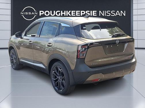 Canyon Bronze Metallic 2026 Nissan Kicks SR