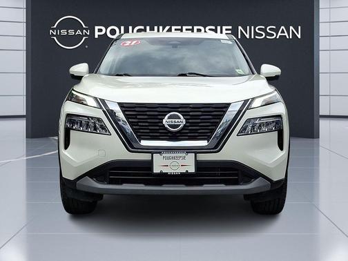 Pearl White Tricoat 2021 Nissan Rogue SV