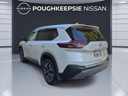 Pearl White Tricoat 2021 Nissan Rogue SV