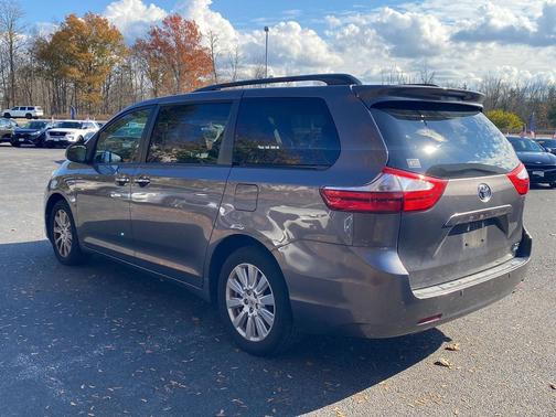 2017 Toyota Sienna XLE