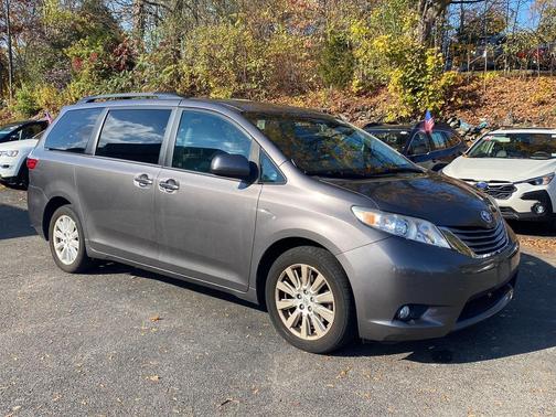 2017 Toyota Sienna XLE