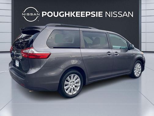 2017 Toyota Sienna XLE