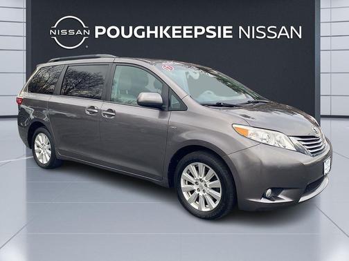 2017 Toyota Sienna XLE