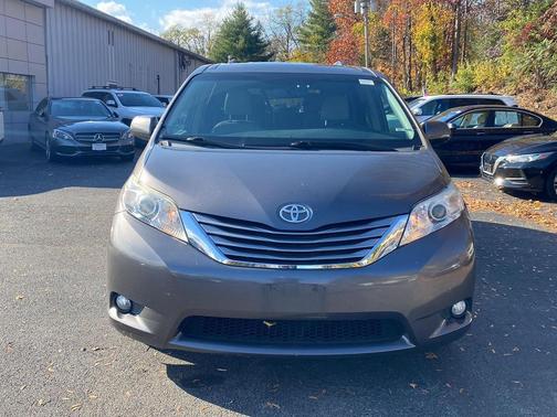 2017 Toyota Sienna XLE
