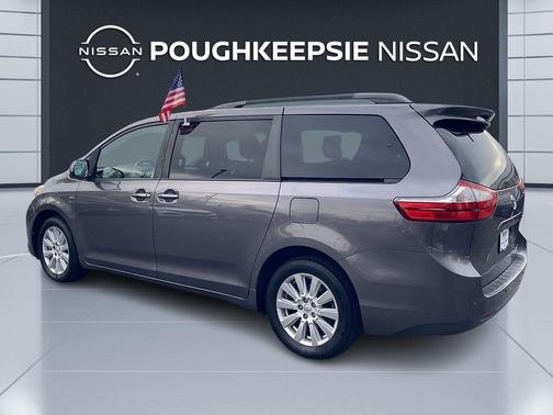 2017 Toyota Sienna XLE