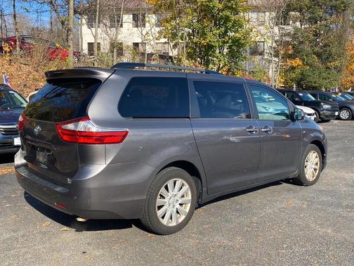 2017 Toyota Sienna XLE