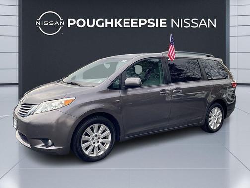 2017 Toyota Sienna XLE