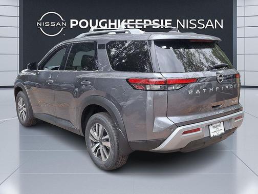 2025 Nissan Pathfinder SL 4WD