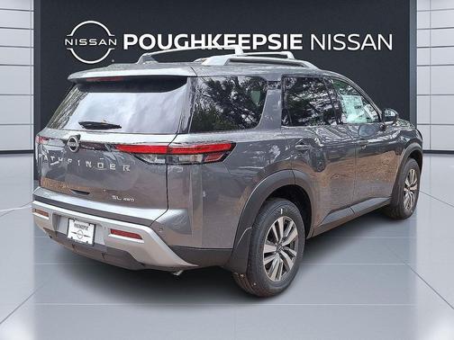 2025 Nissan Pathfinder SL 4WD