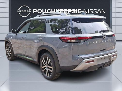 2025 Nissan Pathfinder Platinum 4WD