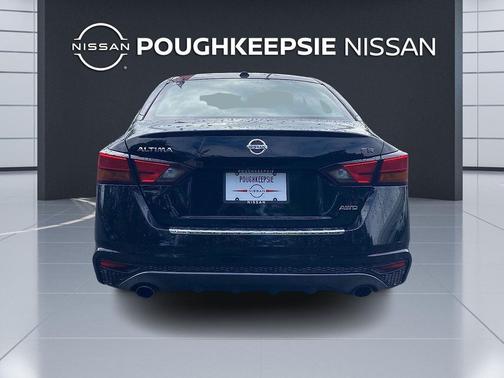 2022 Nissan Altima SR Intelligent AWD