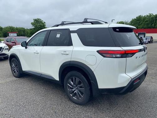 2022 Nissan Pathfinder SV 4WD