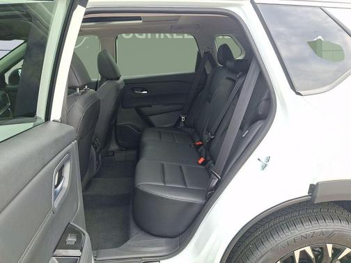 Everest White Pearl Tricoat 2026 Nissan Rogue Dark Armor