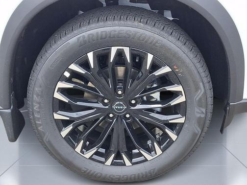 Everest White Pearl Tricoat 2026 Nissan Rogue Dark Armor