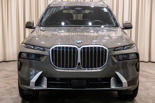 Manhattan Green Metallic 2025 BMW X7 xDrive40i