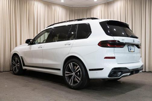 2023 BMW X7 M60i